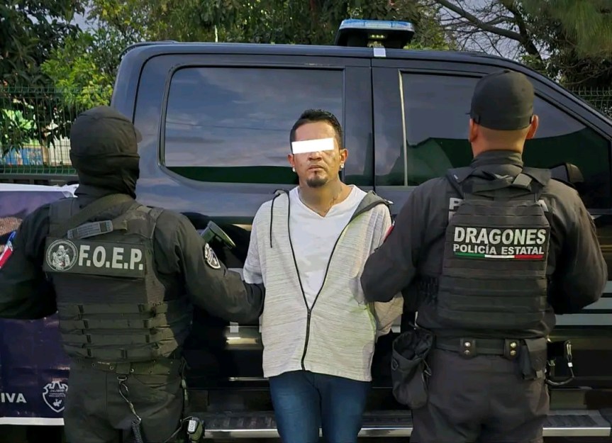 Lo capturan con aparente metanfetamina y motocicleta&nbsp;alterada.