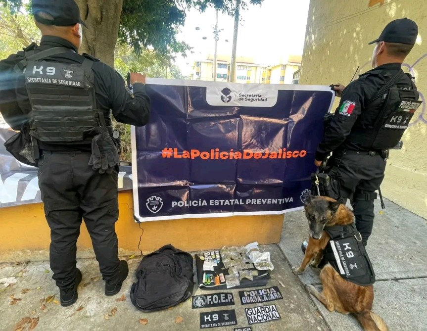 Aseguran mochila con presuntas drogas en&nbsp;Guadalajara.