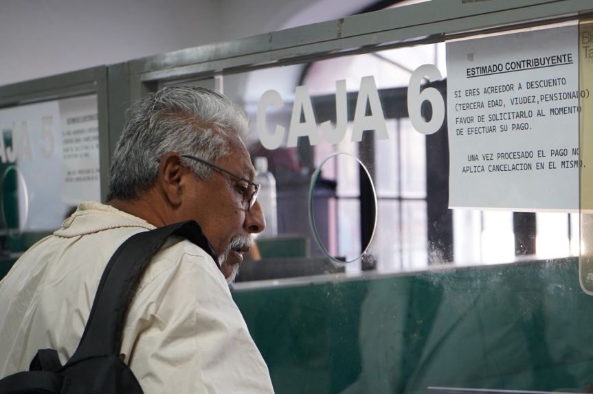 Tonalá: Contribuyentes acuden a pagar el&nbsp;predial.