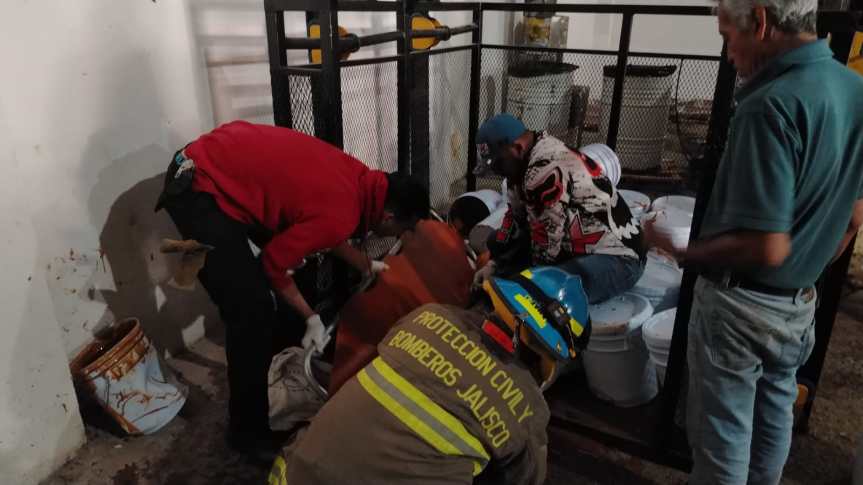 Cae elevador de carga en empresa de dulces, de San Juan de los&nbsp;Lagos.