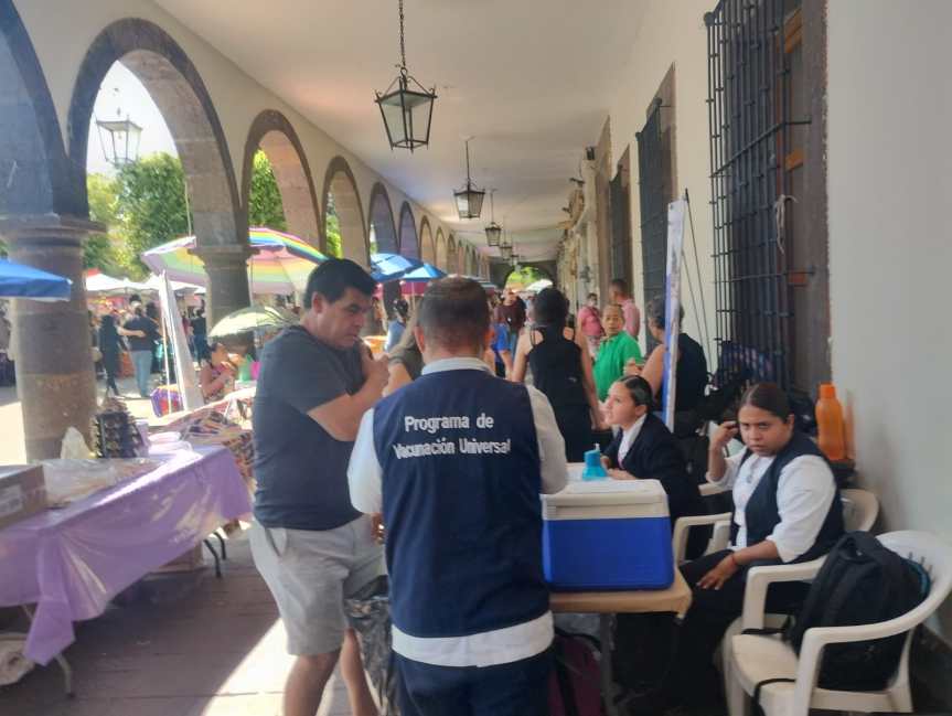 Consolidan bloqueos vacunales.