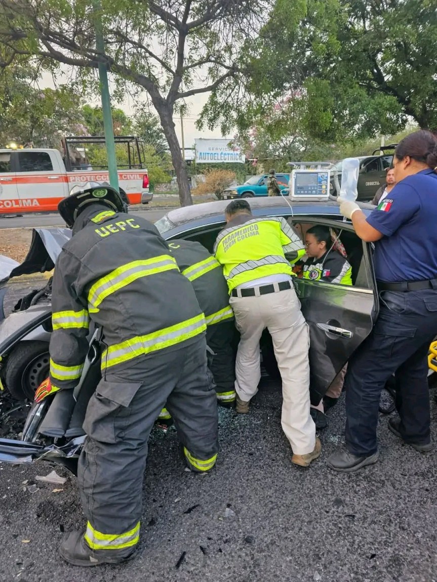 Accidente en Colima-Villa de Álvarez deja 4 lesionados, 2&nbsp;graves.