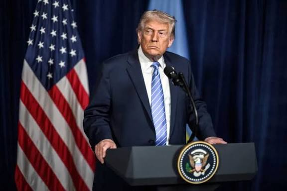 Trump Impone Arancel Global del 10 por&nbsp;ciento.