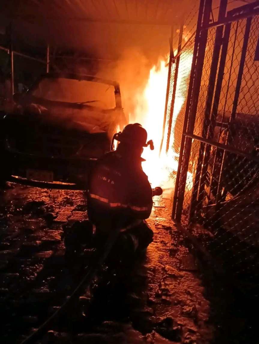 Detenido un hombre con arma, tras incendio de cuatro vehículos en&nbsp;Tonalá.