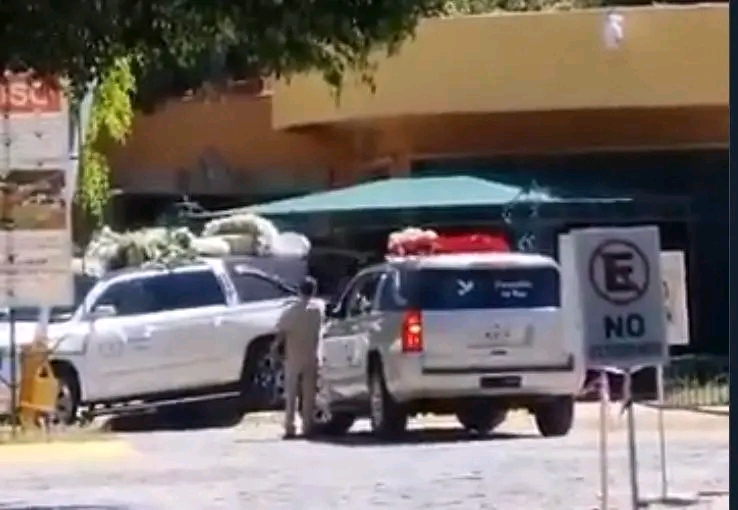 CUERPO DE «EL MENCHO» ES TRASLADADO A PANTEÓN DE&nbsp;ZAPOPAN.