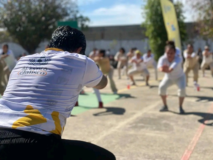 Mujeres de reclusorio participan en reto&nbsp;deportivo.