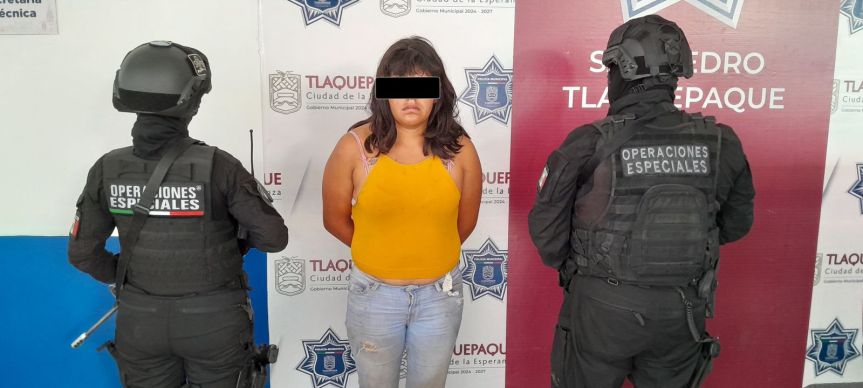 Mujer con chaleco balísticoy droga es&nbsp;detenida.