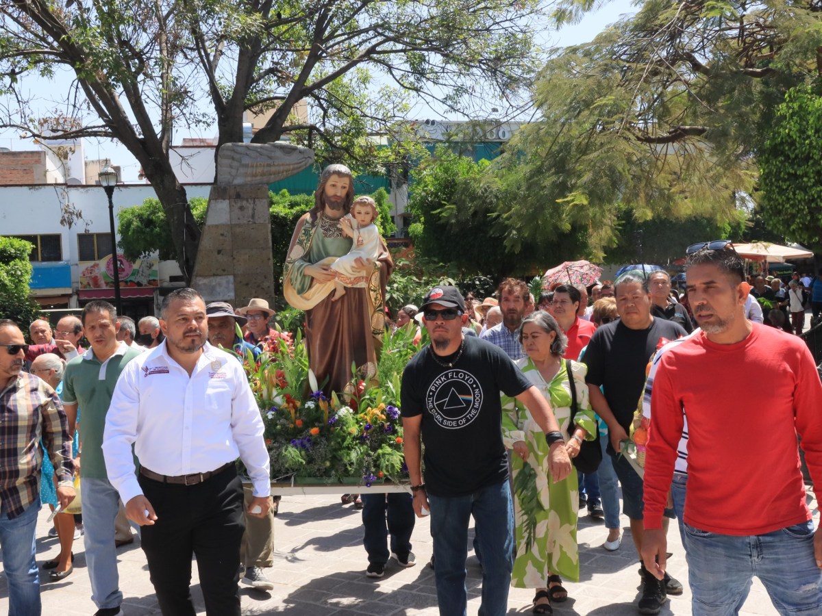 Rinden homenaje a artesanos en su&nbsp;día.